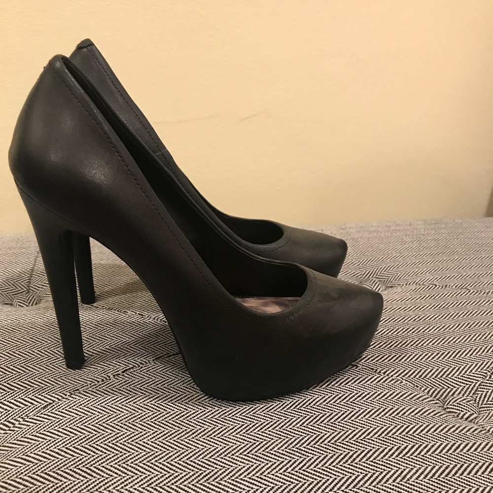 Jessica Simpson pumps